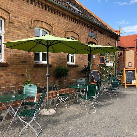 Alte Schule Cafe Und Pension Drehna エクステリア 写真