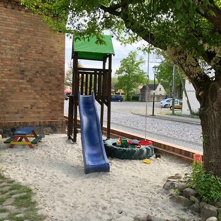 Alte Schule Cafe Und Pension Drehna エクステリア 写真