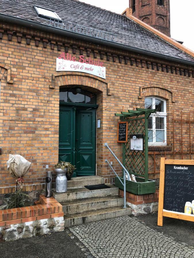 Alte Schule Cafe Und Pension Drehna エクステリア 写真