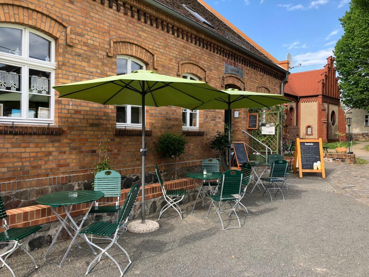 Alte Schule Cafe Und Pension Drehna エクステリア 写真