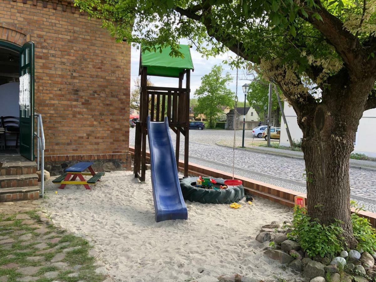 Alte Schule Cafe Und Pension Drehna エクステリア 写真