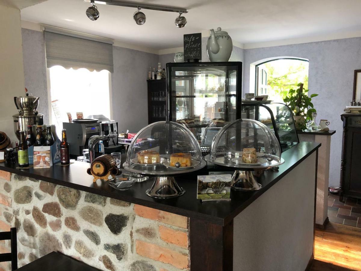 Alte Schule Cafe Und Pension Drehna エクステリア 写真